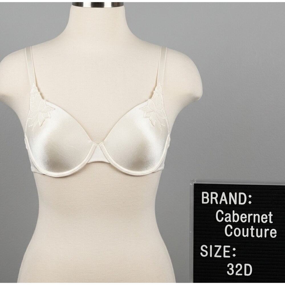 Vintage Cabernet Couture Ivory 32D Embroidered Soft Satin Straps Lightly Lined